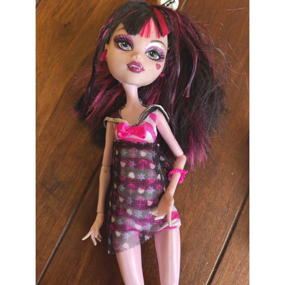 Monster High Draculaura Ghouls Rule Doll Pink Black Hair Swimsuit Accessory